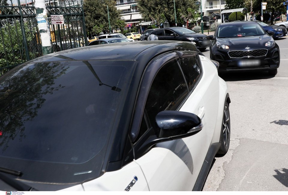 μεταγωγή των δύο συλληφθέντων στην Ευελπίδων
