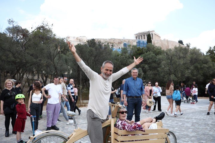 Ο Πολ Ευμορφίδης στη συγκέντρωση του κόμματος «Ευ» στην Πνύκα -Φωτογραφία: ΒΑΣΙΛΗΣ ΡΕΜΠΑΠΗΣ/EUROKINISSI