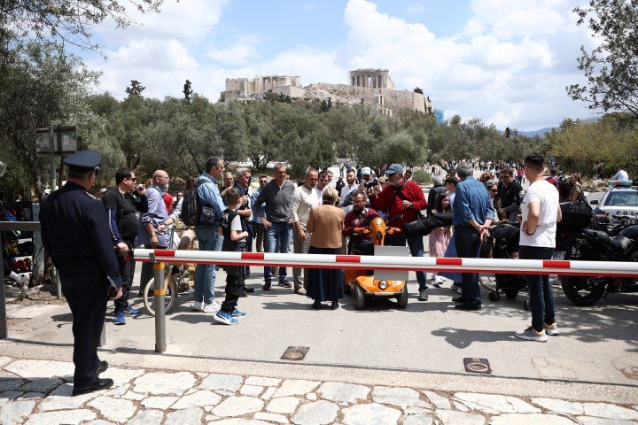 Ο Πολ Ευμορφίδης στη συγκέντρωση του κόμματος «Ευ» στην Πνύκα -Φωτογραφία: ΒΑΣΙΛΗΣ ΡΕΜΠΑΠΗΣ/EUROKINISSI