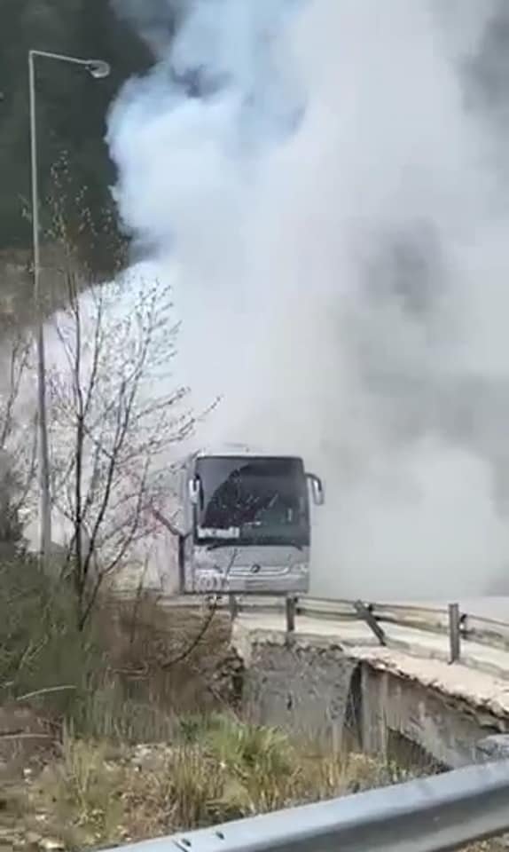 Φωτιά σε λεωφορείο όπου επέβαιναν μαθητές, στο Μέτσοβο / thesstoday.gr
