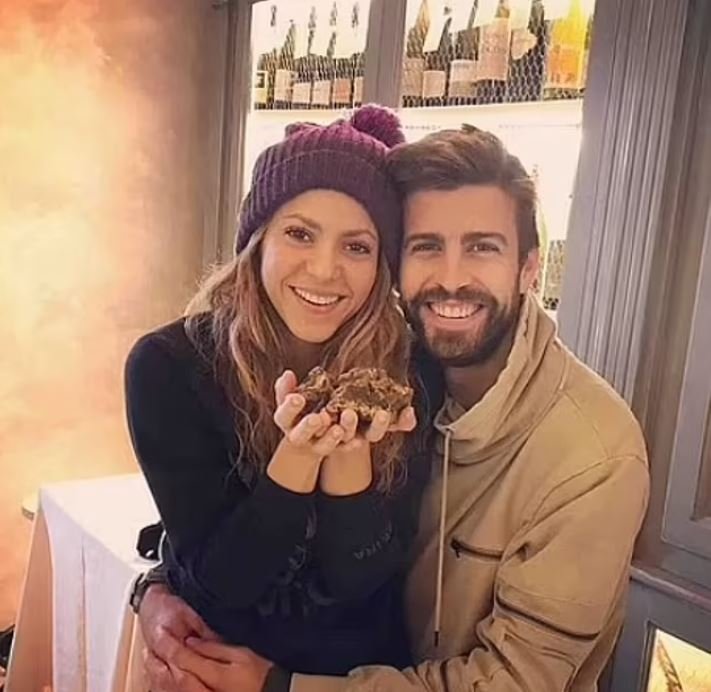 Η Shakira και ο Pique ήταν μαζί για 12 χρόνια πριν χωρίσουν πέρυσι