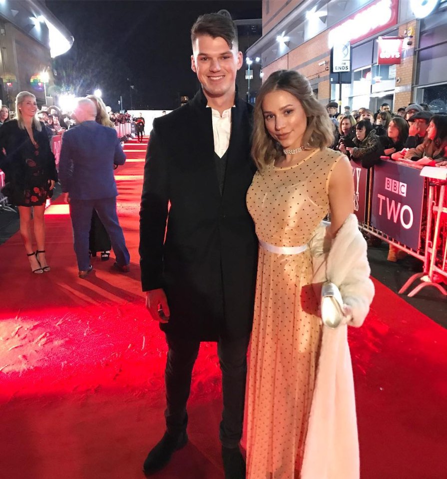 Το ζευγάρι έχει απαθανατιστεί να περπατά στο κόκκινο χαλί μιας σειράς λαμπερών εκδηλώσεων / Φωτογραφία: Instagram/@benfrancis