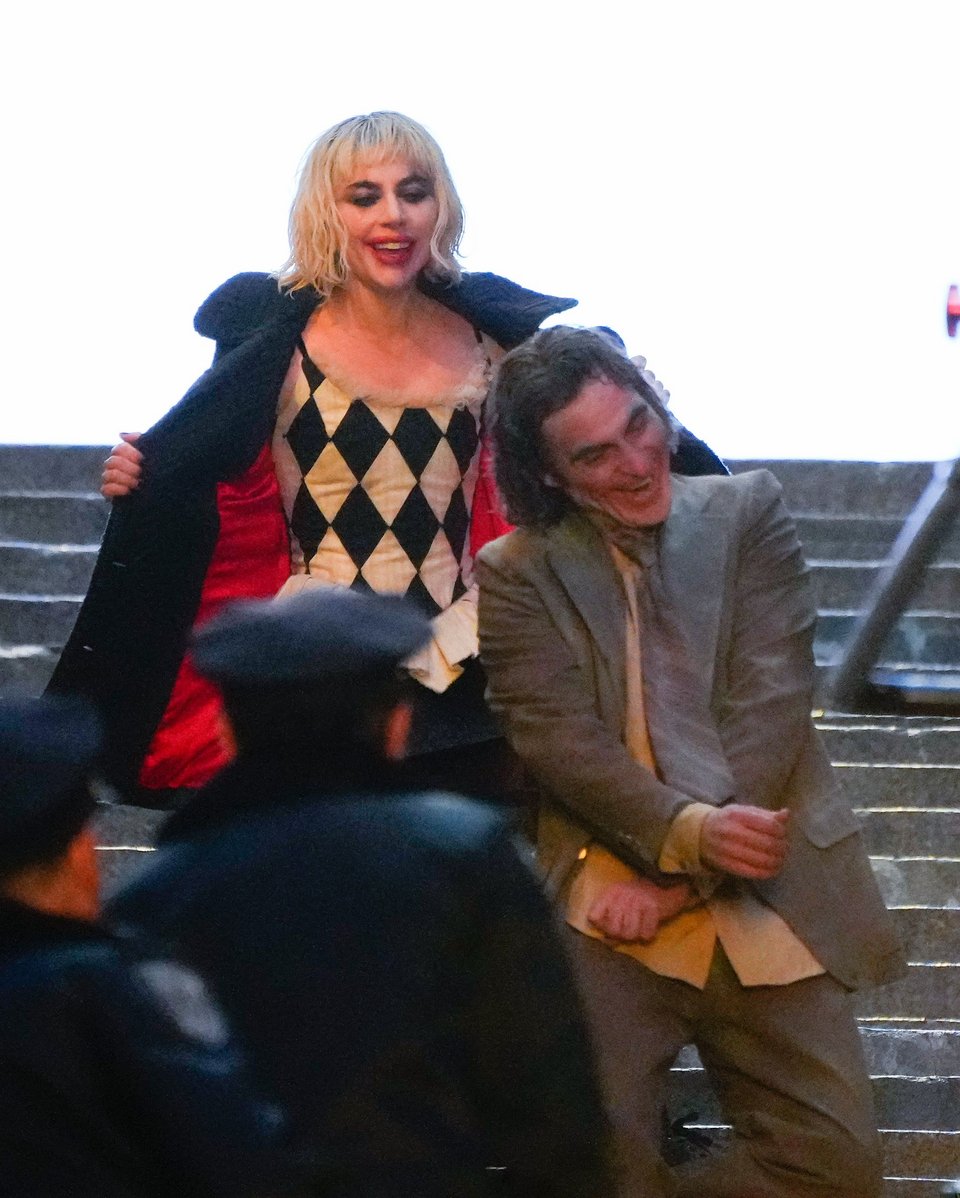 Joaquin Phoenix και Lady Gaga στα σκαλιά του Joker