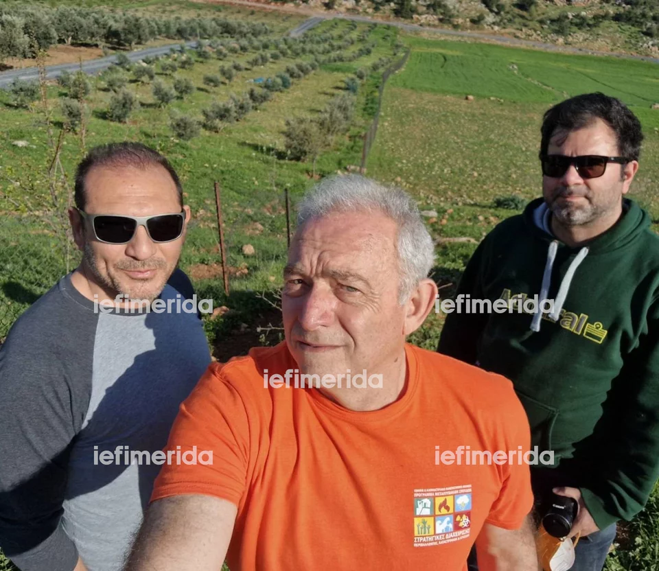 Ο πρόεδρος του ΟΑΣΠ και Καθηγητής Δυναμικής Τεκτονικής & Εφαρμοσμένης Γεωλογίας, στο Τμήμα Γεωλογίας & Γεωπεριβάλλοντος στο Εθνικό & Καποδιστριακό Πανεπιστήμιο Αθηνών, μαζί με τους Εμμανουήλ Βασιλάκη και Σπυρίδωνα Μαρουλή