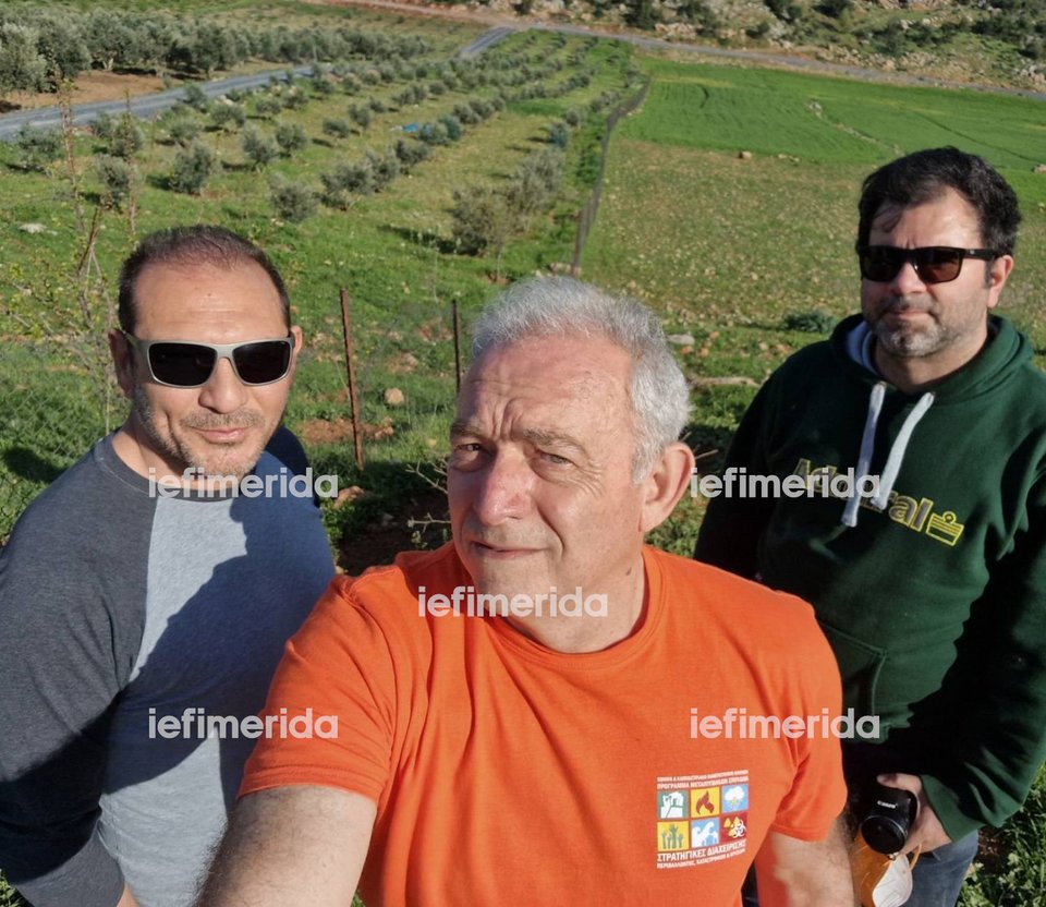 Ο πρόεδρος του ΟΑΣΠ και Καθηγητής Δυναμικής Τεκτονικής &amp; Εφαρμοσμένης Γεωλογίας, στο Τμήμα Γεωλογίας &amp; Γεωπεριβάλλοντος στο Εθνικό &amp; Καποδιστριακό Πανεπιστήμιο Αθηνών, μαζί με τους Εμμανουήλ Βασιλάκη και Σπυρίδωνα Μαρουλή