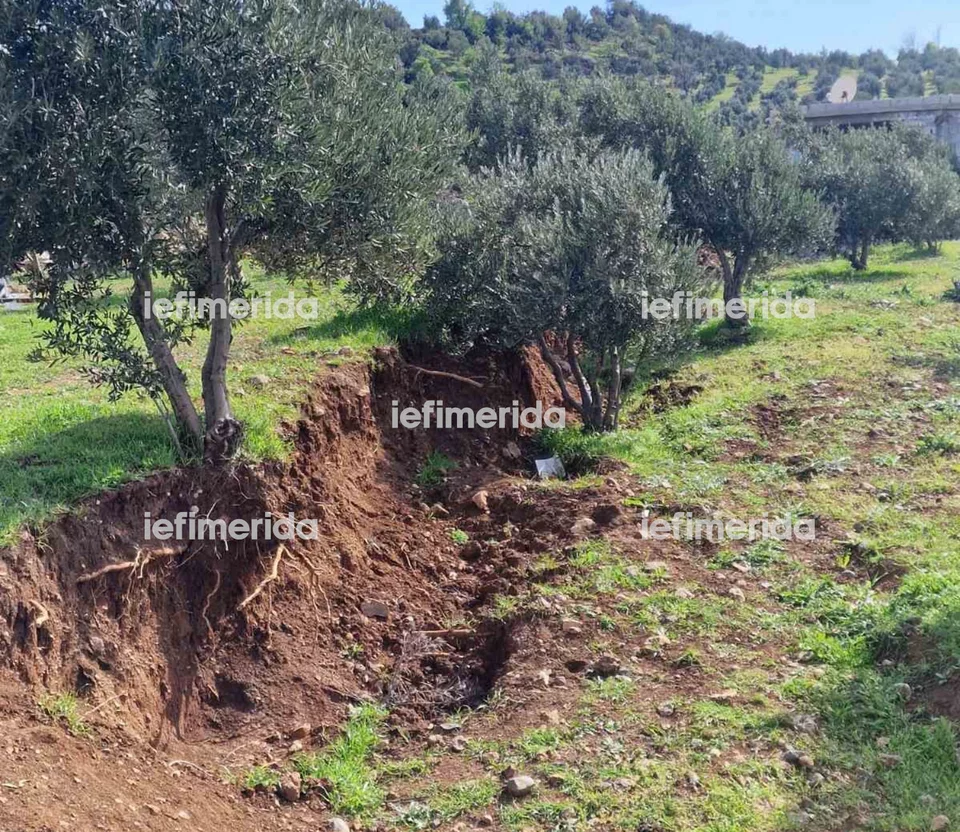 Στην Τουρκία ο σεισμός άνοιξε στα δύο τη γη