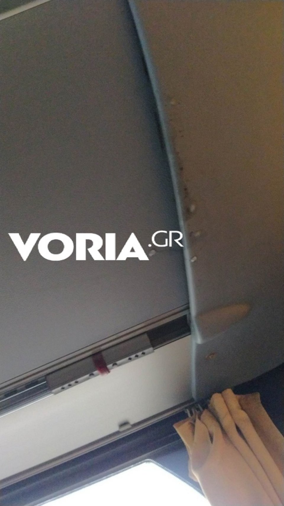 Σταγόνες νερού στην οροφή του λεωφορείου των ΚΤΕΛ με κατεύθυνση τη Θεσσαλονίκη / voria.gr