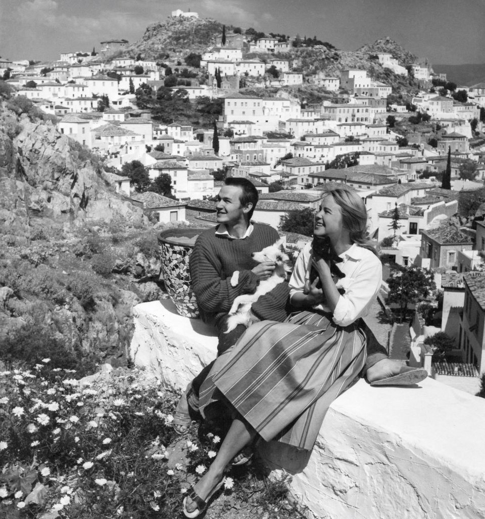Η Μαριάν με τον πρώτο της σύζυγο στην Ύδρα, το 1958/ Φώτο: AP Images