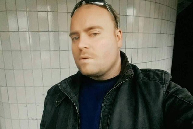 Ο Michael Dunham πέθανε επίσης αφού αγόρασε προϊόντα από την εταιρεία του Καναδού σεφ