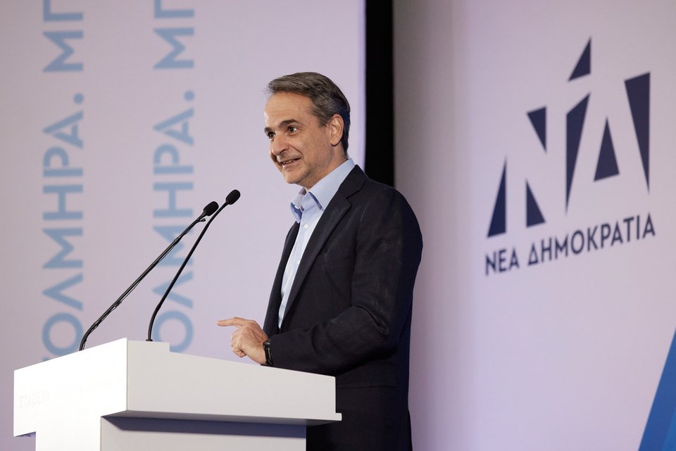 Ο Κυριάκος Μητσοτάκης μιλάει στο ακροατήριό του στην Ξάνθη