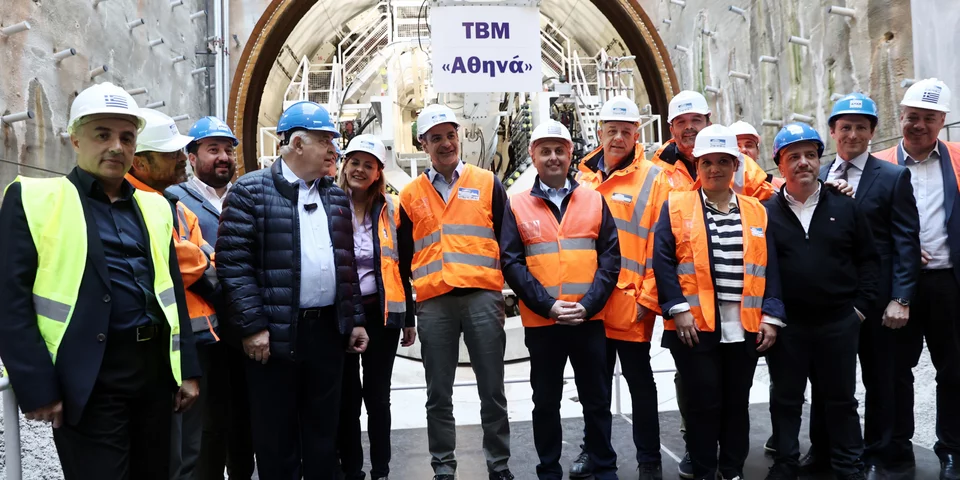 Ο Κυριάκος Μητσοτάκης με τον υφυπουργό Υποδομών Γιώργο Καραγιάννη στο εργοτάξιο της γραμμής 4 του μετρό