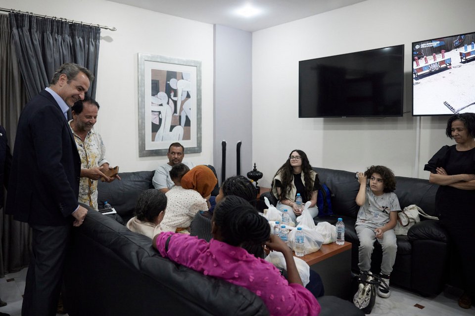 Μητσοτάκης με 39 απεγκλωβισμένους από Σουδάν