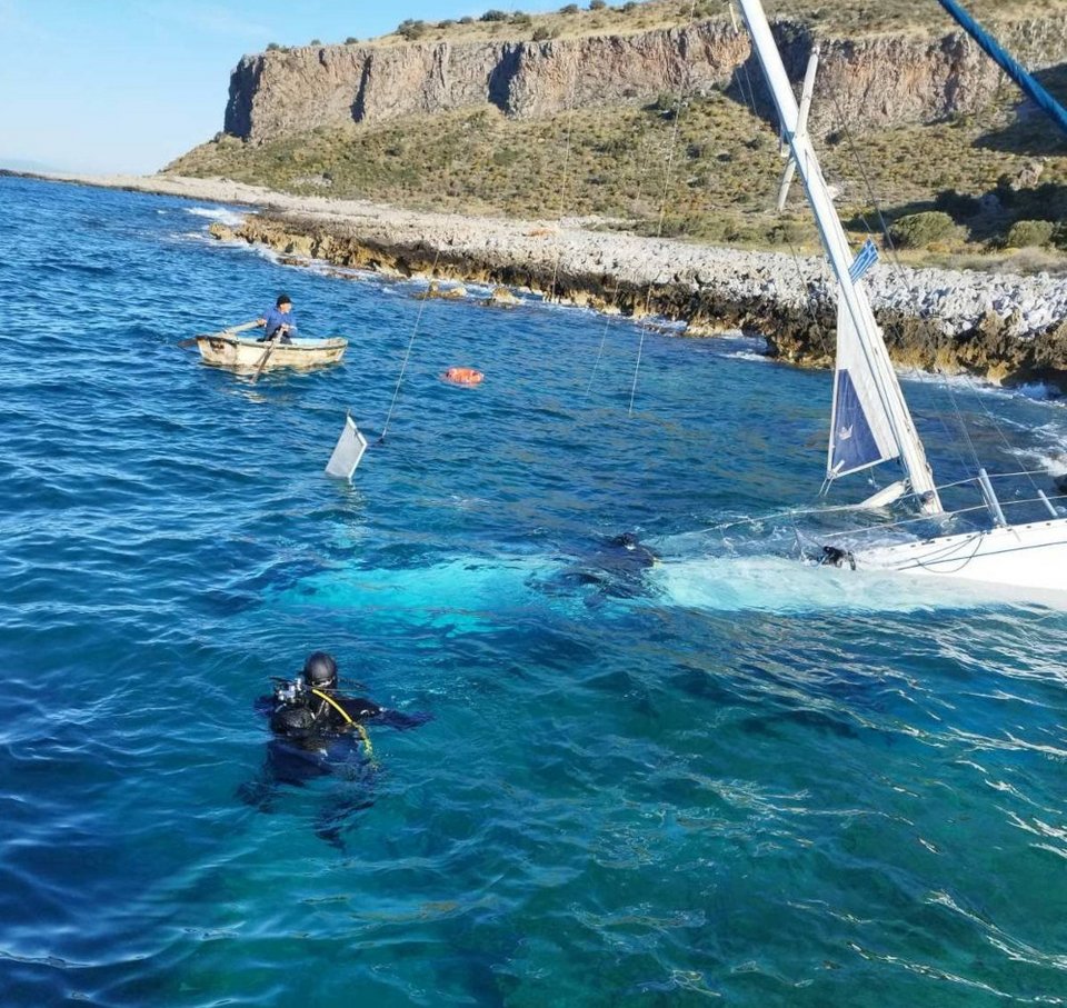 Ιστιοφόρο με μετανάστες εντοπίστηκε ημιβυθισμένο στο Οίτυλο / ΛΙΜΕΝΙΚΟ ΣΩΜΑ