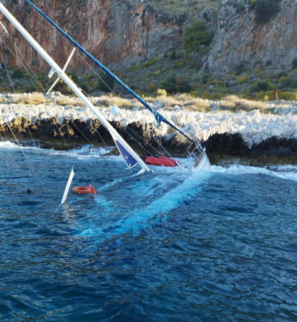 Ιστιοφόρο με μετανάστες εντοπίστηκε ημιβυθισμένο στο Οίτυλο / ΛΙΜΕΝΙΚΟ ΣΩΜΑ