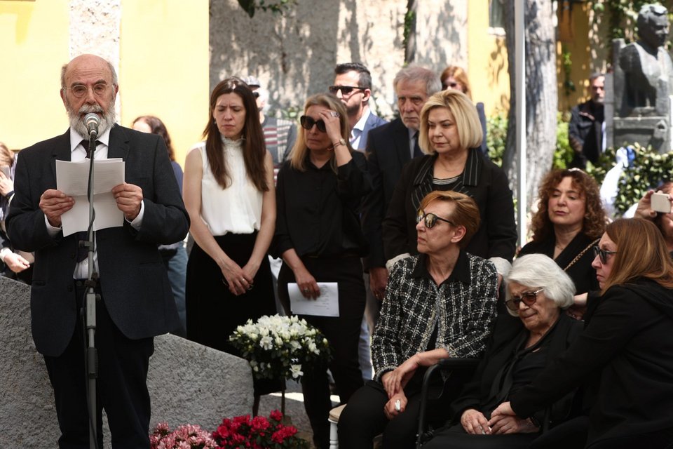 Μυρσίνη ζορμπά