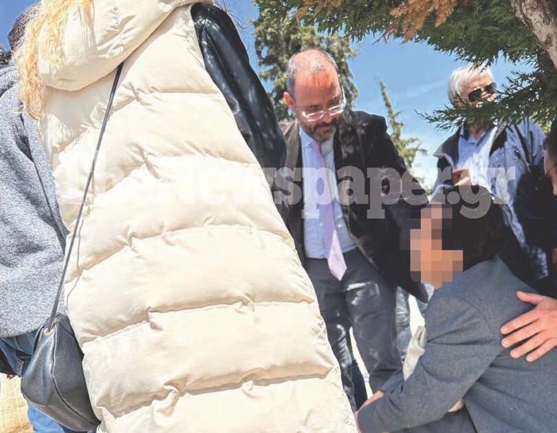 Βουλευτής της ΝΔ παρείχε πρώτες βοήθειες σε ηλικιωμένη που κατέρρευσε στον Επιτάφιο στον Βόλο