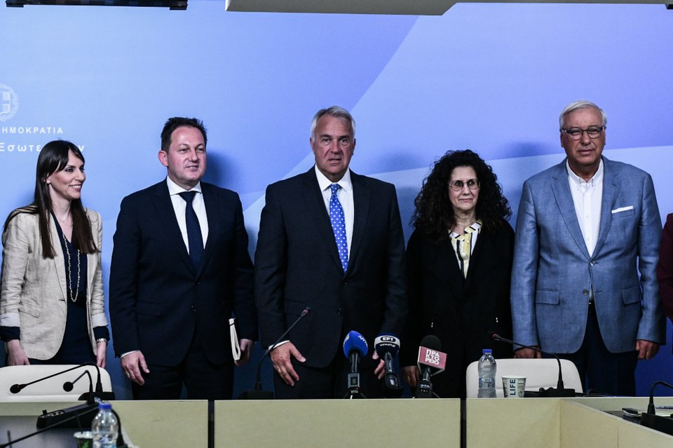 Παράδοση-παραλαβή στο υπουργείο Εσωτερικών / EUROKINISSI