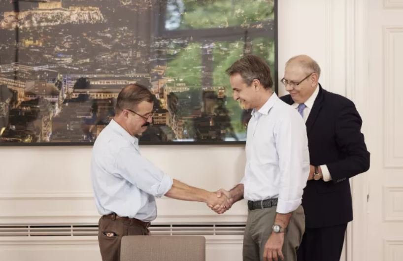 Ιούλιο του 2022 παίρνει την ελληνική ιθαγένεια στο Μέγαρο Μαξίμου από τον Κυριάκο Μητσοτάκη