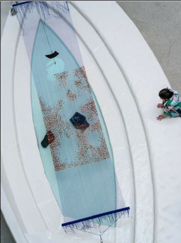  Το έργο Diver της Sze στην είσοδο του Guggenheim 