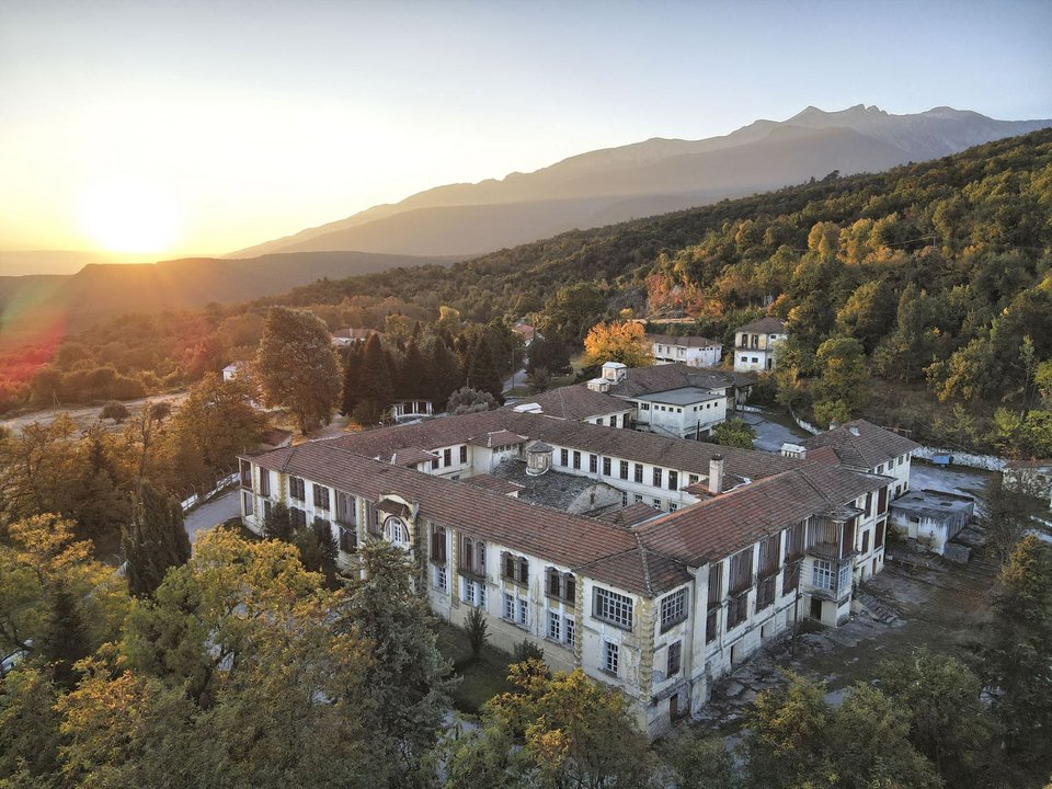 μονη
