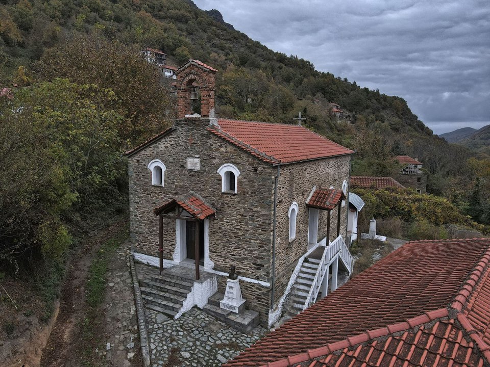 Ιερός Ναός Αγίου Νικολάου, Σκοτεινά