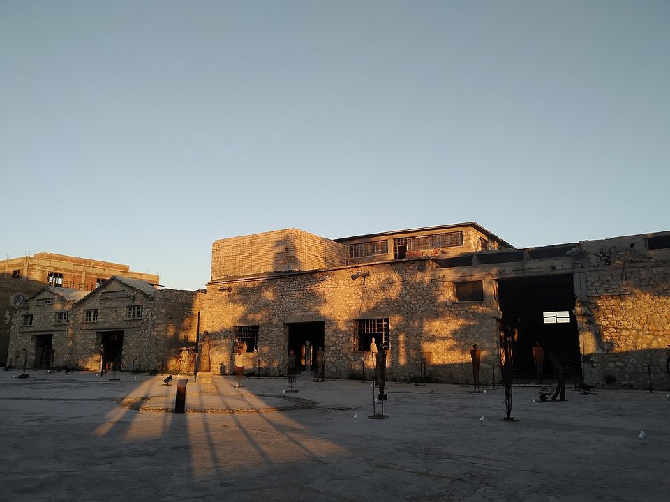 Το παλαιό Ελαιουργείο είναι ένας από τους χώρους παρουσίασης των έργων.