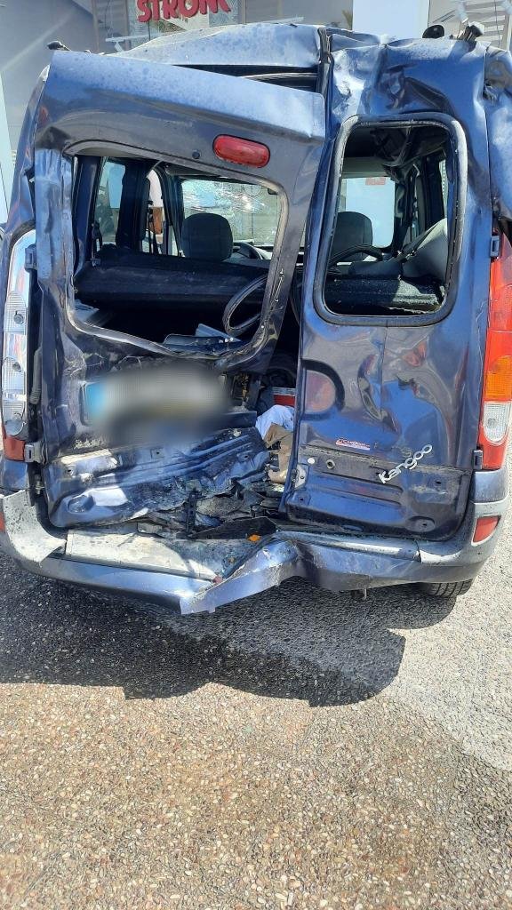 Θανατηφόρο τροχαίο σοκ στην παραλιακή -Μηχανή συγκρούστηκε με 7 αυτοκίνητα, νεκρός 57χρονος