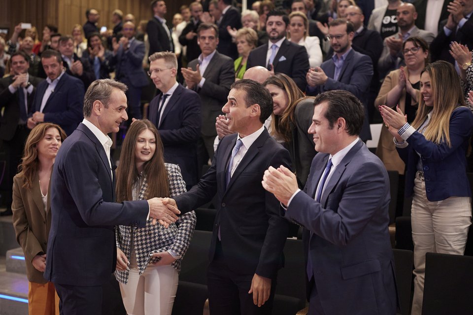 Ο Κυριάκος Μητσοτάκης κατά την είσοδό του στο Ωδείο Αθηνών, σε εκδήλωση για την υγεία