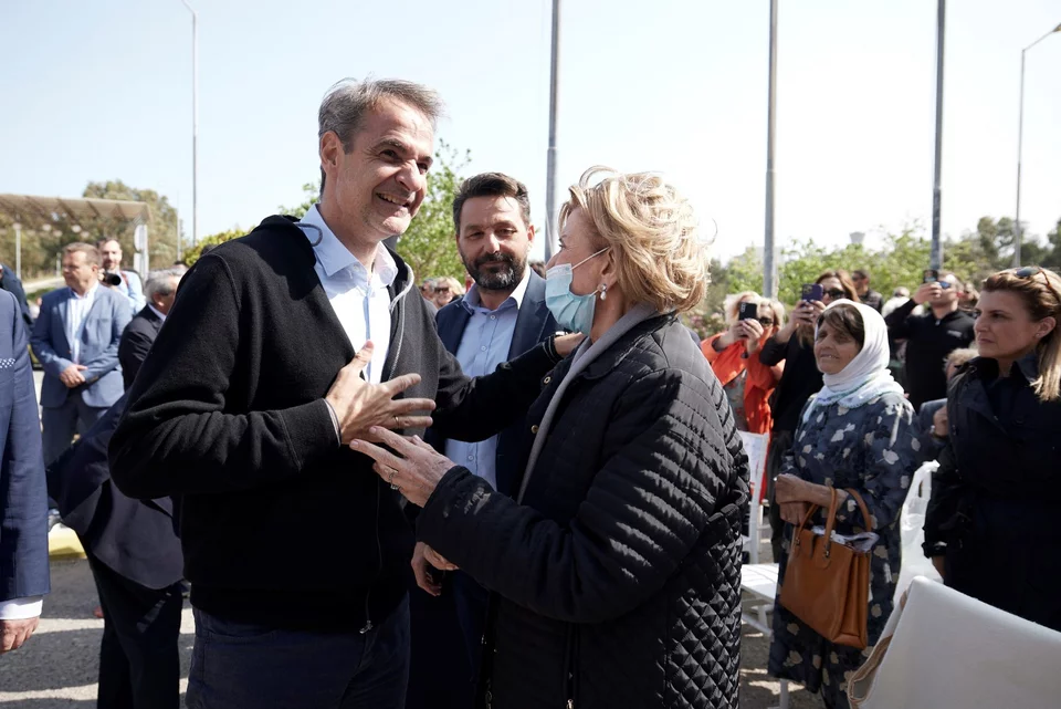 Ο πρωθυπουργός Κυριάκος Μητσοτάκης στα εγκαίνια της προτομής του αείμνηστου Δημήτρη Κρεμαστινού στο Γενικό παρουσία της Τζένης Κρεμαστινού