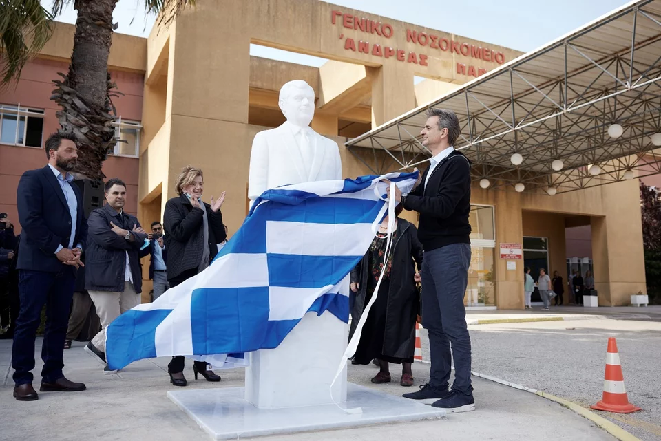 Ο πρωθυπουργός στα αποκαλυπτήρια της προτομής του αείμνηστου Δημήτρη Κρεμαστινού / Φωτογραφία: Παπαμήτσος Δημήτρης