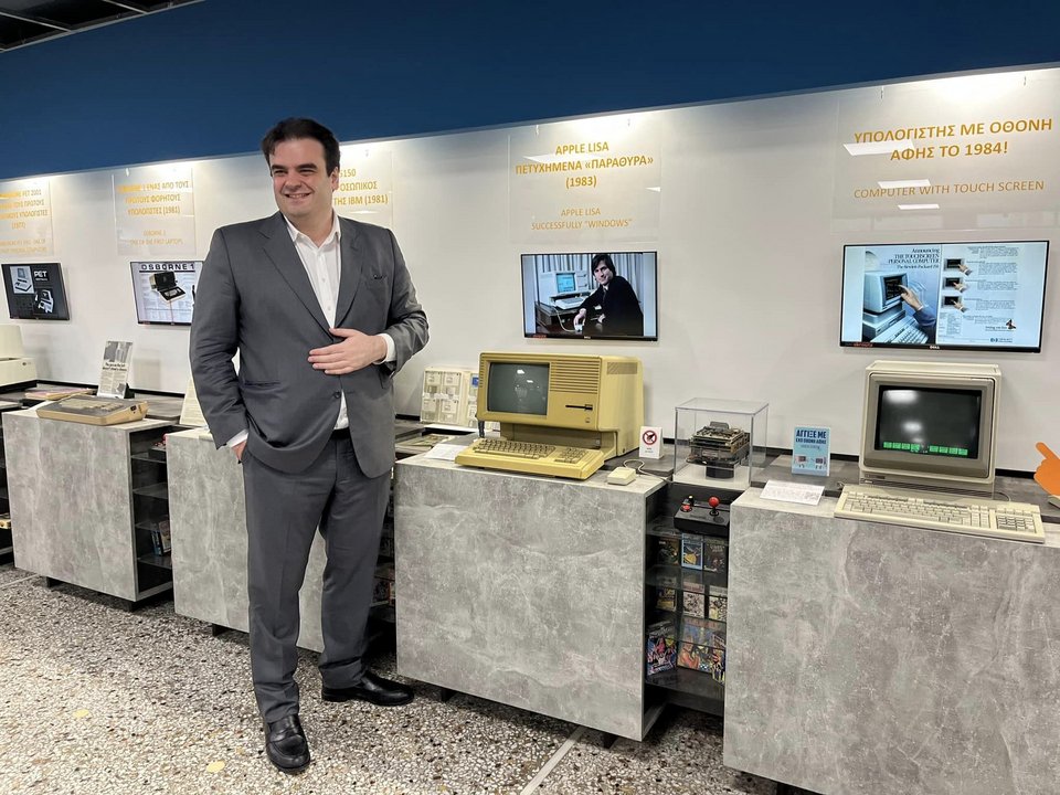 «Ο Πρωθυπουργός στην πραγματικότητα πήρε ένα ρίσκο επιλέγοντας ένα νέο πληροφορικό 36 ετών που ήταν τότε εκτός πολιτικής για να αναλάβει ένα νεοσύστατο υπουργείο. Στην ορκωμοσία του 2019 στο Προεδρικό Μέγαρο ο Πρωθυπουργός μού είπε αμέσως μετά: «βγάλε με ασπροπρόσωπο». 