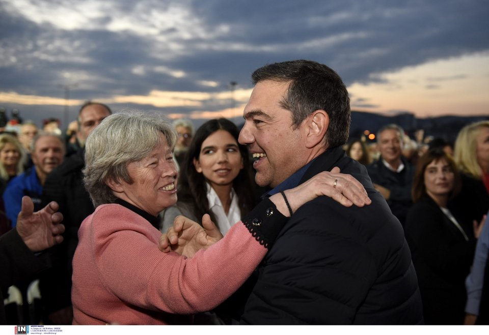 Ο Αλέξης Τσίπρας μαζί με την γιατρό -επιδημιολόγο, υποψήφια στον Βόρειο Τομέα της Αθήνας Αθηνά Λινού