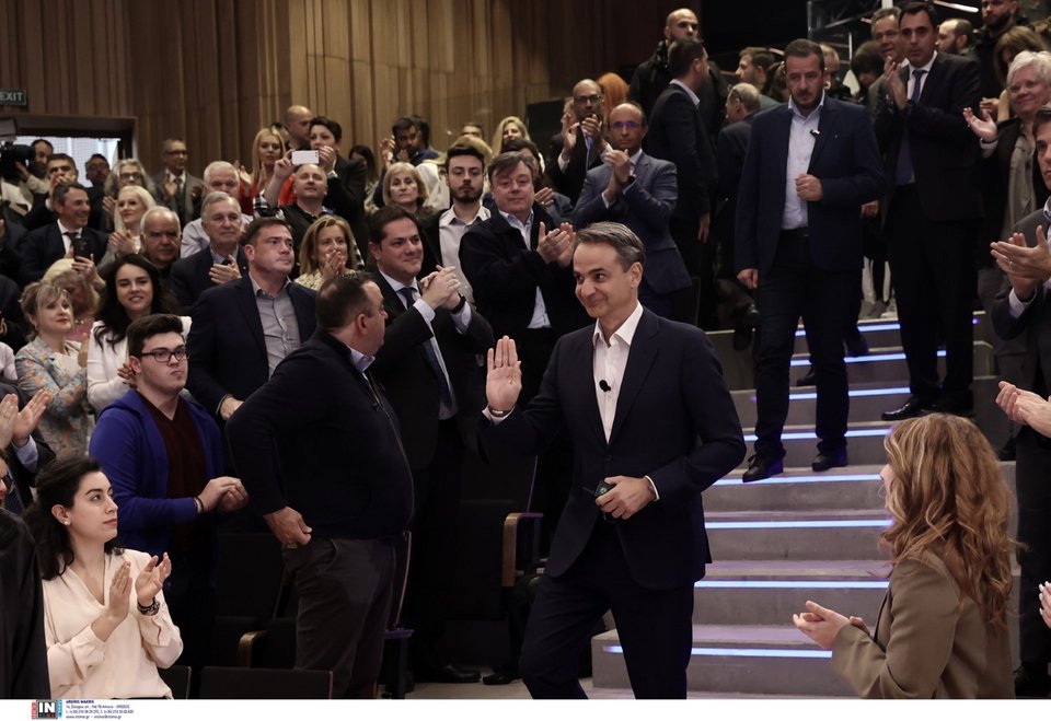 Ο πρωθυπουργός στο Ωδείο Αθηνών, λίγο πριν ξεκινήσει η συζήτηση με πολίτες για την Υγεία
