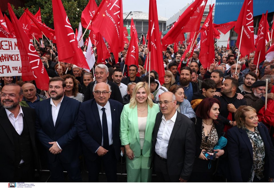Υποψήφιοι βουλευτές του ΣΥΡΙΖΑ στην Θεσσαλονίκη κατά την ομιλία του Αλέξη Τσίπρα στην συμπρωτεύσουσα