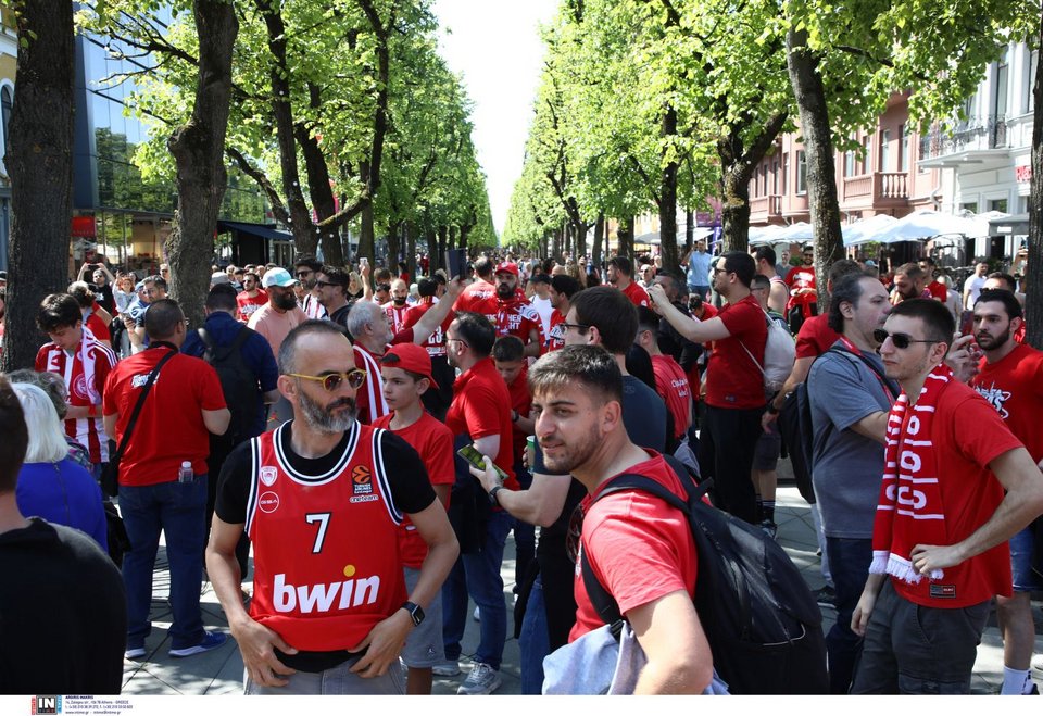 Φίλαθλοι του Ολυμπιακού στο Κάουνας για τον τελικό της Euroleague ανάμεσα σε Ολυμπιακό και Ρεάλ Μαδρίτης