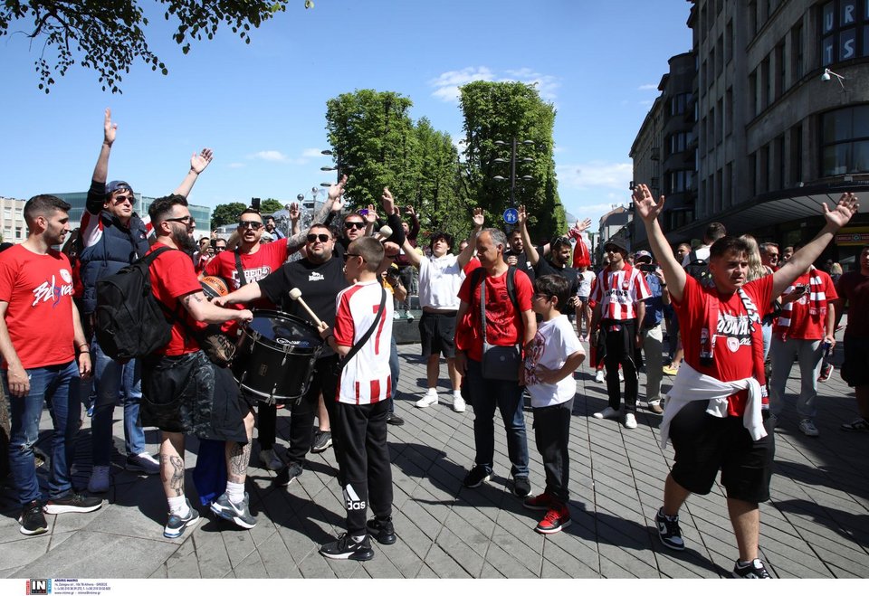 Φίλαθλοι του Ολυμπιακού στο Κάουνας για τον τελικό της Euroleague ανάμεσα σε Ολυμπιακό και Ρεάλ Μαδρίτης