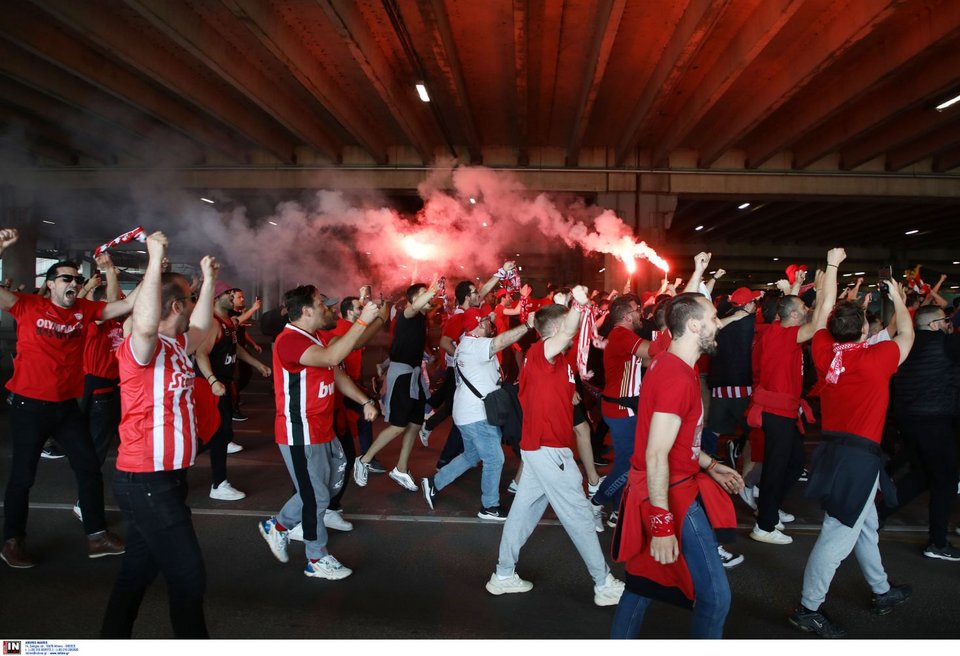 Φίλαθλοι του Ολυμπιακού στο Κάουνας για τον τελικό της Euroleague ανάμεσα σε Ολυμπιακό και Ρεάλ Μαδρίτης