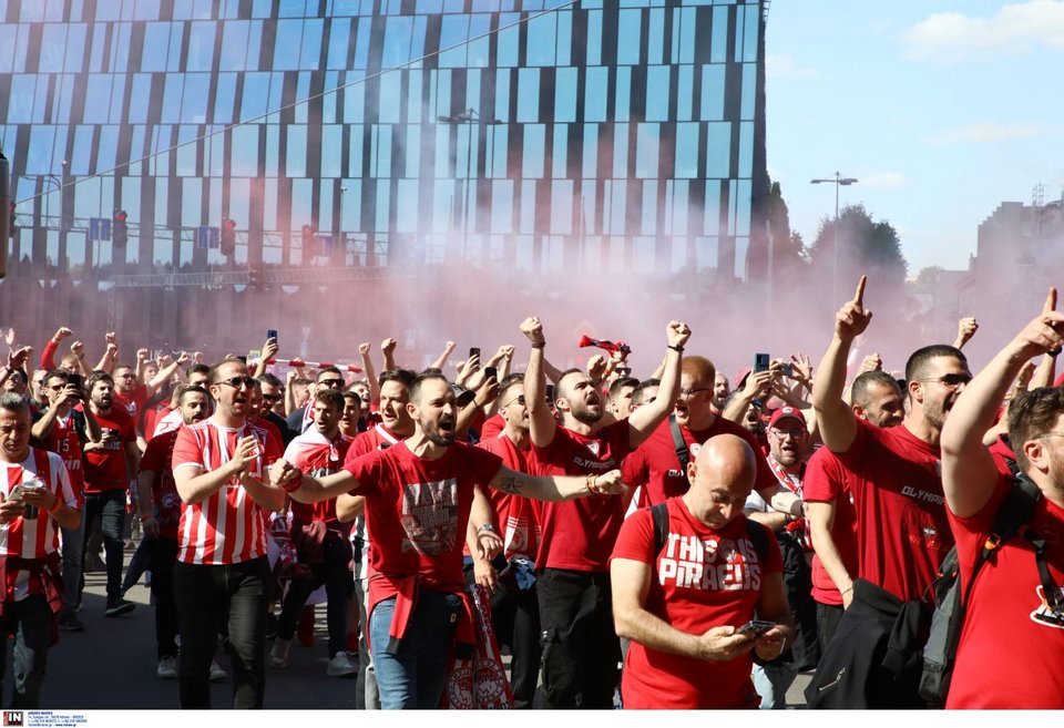 Φίλαθλοι του Ολυμπιακού στο Κάουνας για τον τελικό της Euroleague ανάμεσα σε Ολυμπιακό και Ρεάλ Μαδρίτης