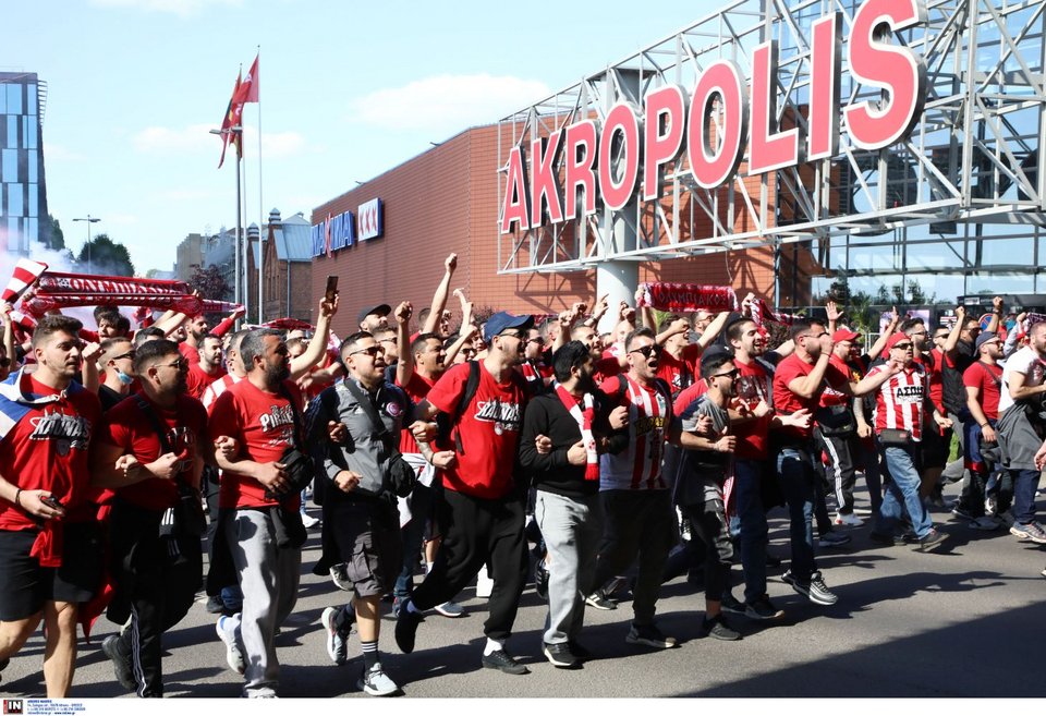 Φίλαθλοι του Ολυμπιακού στο Κάουνας για τον τελικό της Euroleague ανάμεσα σε Ολυμπιακό και Ρεάλ Μαδρίτης