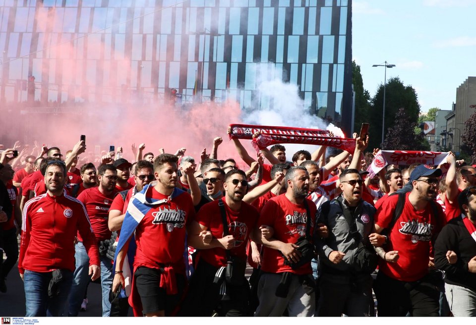 Φίλαθλοι του Ολυμπιακού στο Κάουνας για τον τελικό της Euroleague ανάμεσα σε Ολυμπιακό και Ρεάλ Μαδρίτης