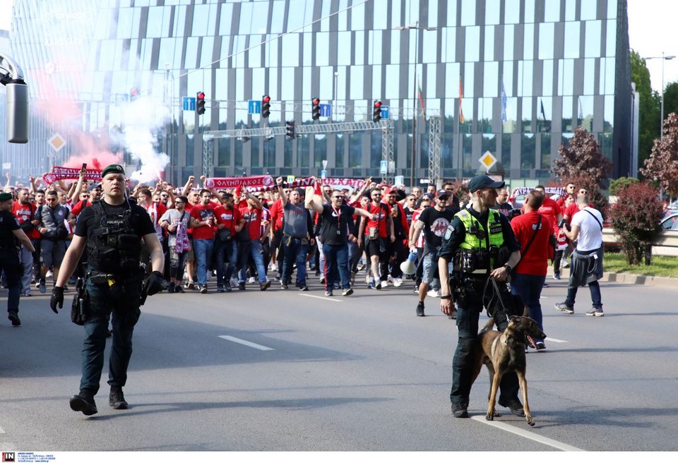 Φίλαθλοι του Ολυμπιακού στο Κάουνας για τον τελικό της Euroleague ανάμεσα σε Ολυμπιακό και Ρεάλ Μαδρίτης