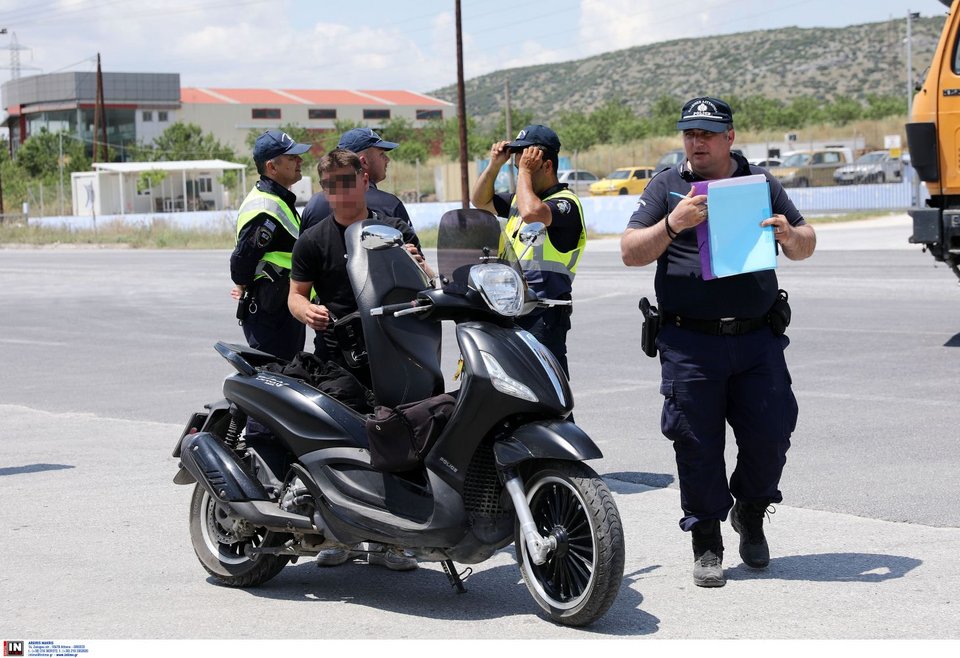 Έλεγχοι της Αστυνομίας στον Βόλο για τον τελικό του Κυπέλλου Ελλάδος ΑΕΚ-ΠΑΟΚ / Φωτογραφία: INTIME