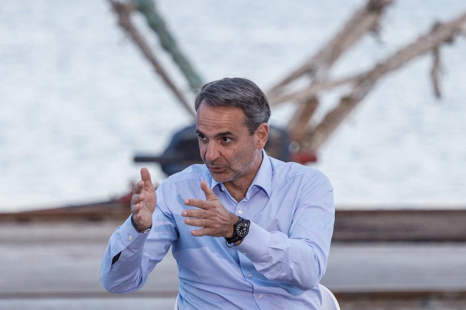Ο Κυριάκος Μητσοτάκης απαντάει σε ερωτήσεις πολιτών για την οικονομία στα Ναυπηγεία Ελευσίνας