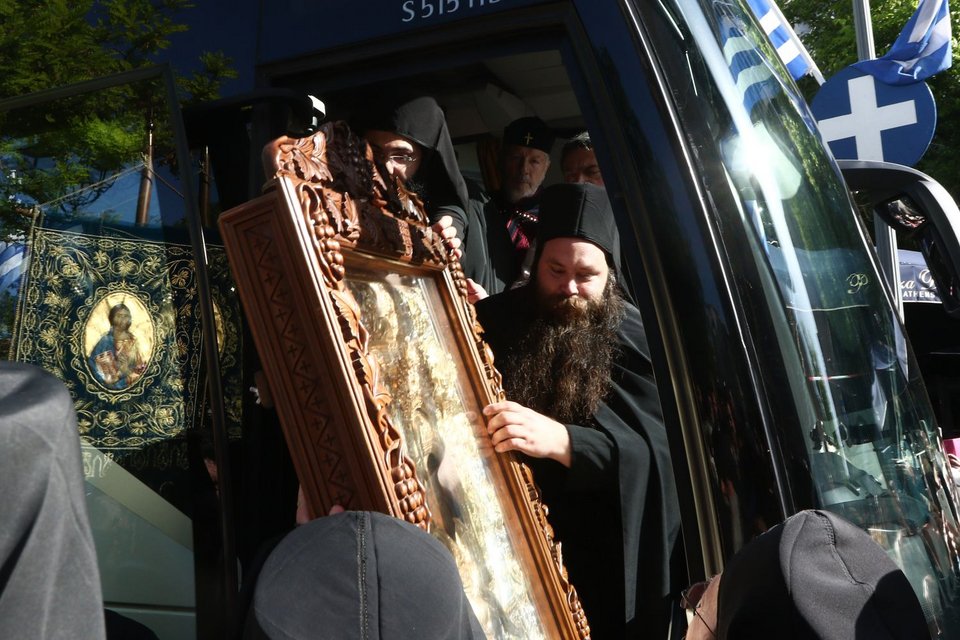 Αναχώρησε για το Πρωτάτο του Αγίου Όρους η ιερή εικόνα της Παναγίας «Άξιον Εστί» / Φωτογραφία: Eurokinissi