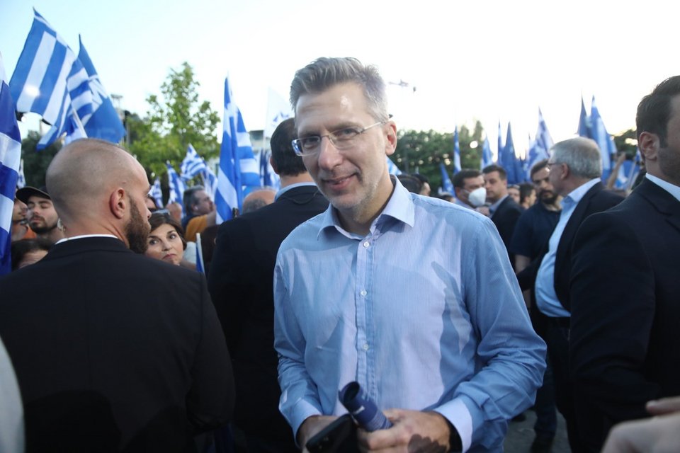 Ο Άκης Σκέρτσος στο Θησείο στην κεντρική προεκλογική συγκέντρωση της ΝΔ