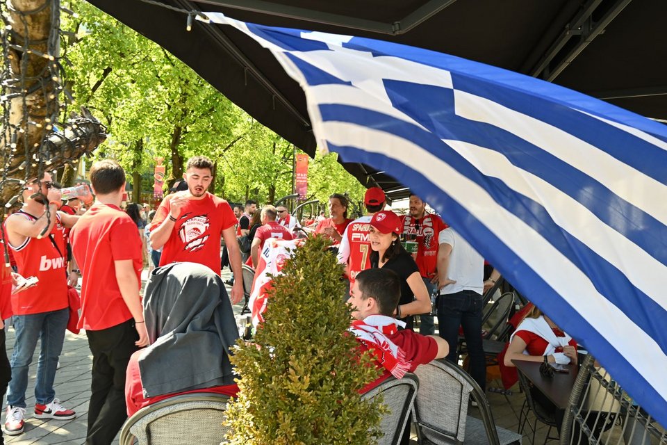 Φίλαθλοι του Ολυμπιακού στο Κάουνας για τον τελικό της Euroleague ανάμεσα σε Ολυμπιακό και Ρεάλ Μαδρίτης