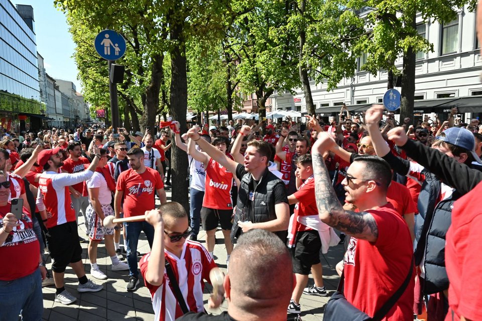 Φίλαθλοι του Ολυμπιακού στο Κάουνας για τον τελικό της Euroleague ανάμεσα σε Ολυμπιακό και Ρεάλ Μαδρίτης