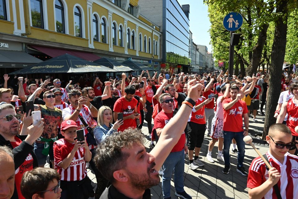Φίλαθλοι του Ολυμπιακού στο Κάουνας για τον τελικό της Euroleague ανάμεσα σε Ολυμπιακό και Ρεάλ Μαδρίτης
