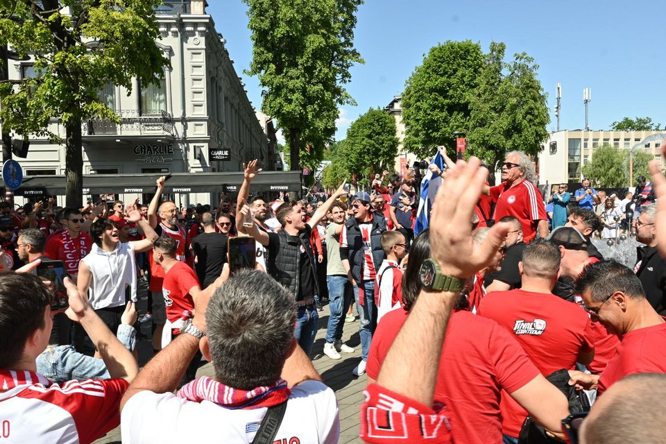 Φίλαθλοι του Ολυμπιακού στο Κάουνας για τον τελικό της Euroleague ανάμεσα σε Ολυμπιακό και Ρεάλ Μαδρίτης