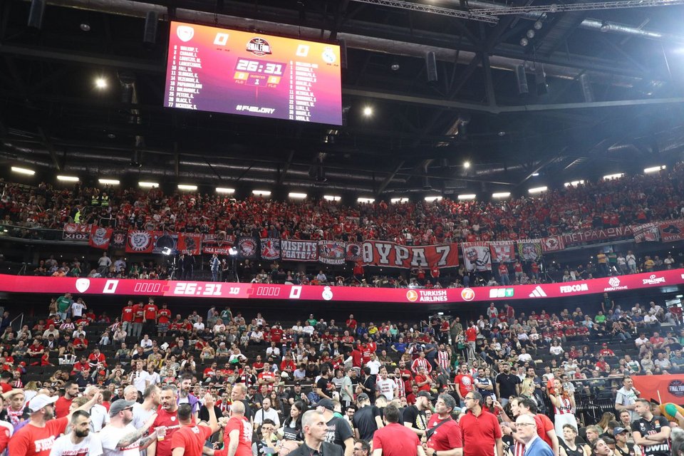 Οπαδοί του Ολυμπιακού στον τελικό της Euroleague στο Κάουνας κόντρα στη Ρεάλ / Φωτογραφία: Eurokinissi